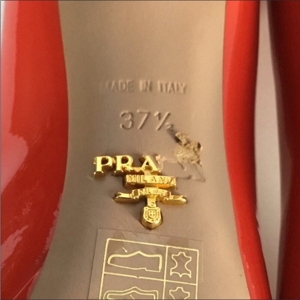 PRADA - Picture 11 of 15